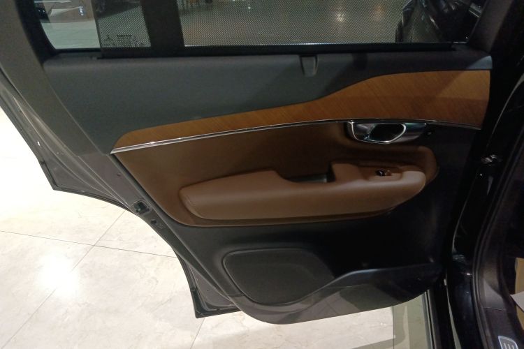 沃尔沃XC90 2022款 B6 智逸豪华版 7座中控内饰49