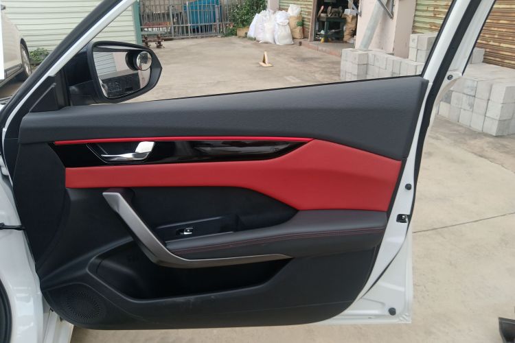 东风风神 奕炫 2021款 230T 自动追影骑士版中控内饰7005