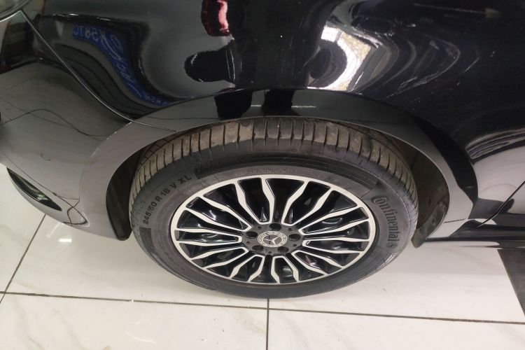 奔驰V级 2018款 V 260 尊贵版 国VI车身外观6007