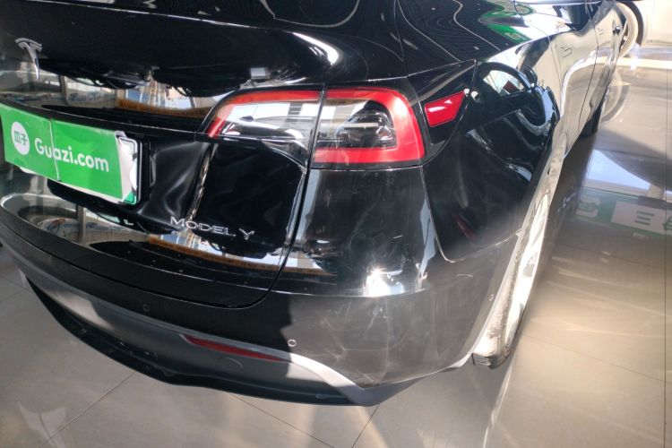 特斯拉 Model Y 2022款 长续航全轮驱动版车身外观9
