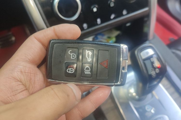 路虎 发现运动版 2020款 249PS R-Dynamic 性能版中控内饰11