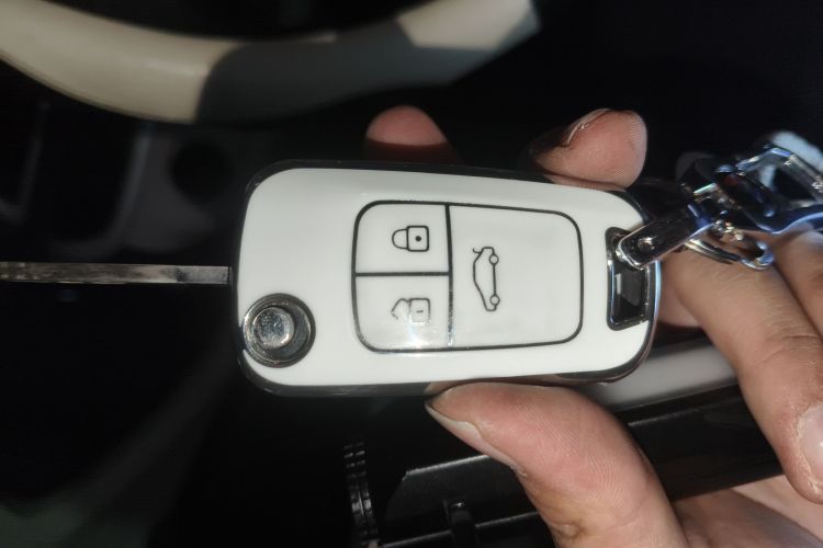 别克 英朗 2015款 15N 自动精英型中控内饰11