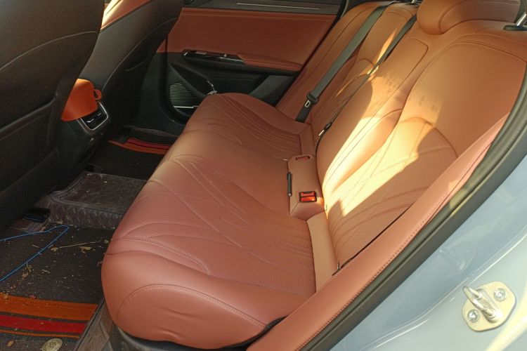 吉利银河 银河L6 2025款 EM-i 140km 探索+版中控内饰21