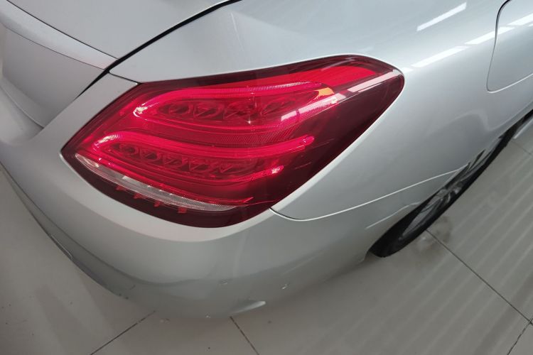 奔驰C级 2018款 C 200 L 运动版车身外观9