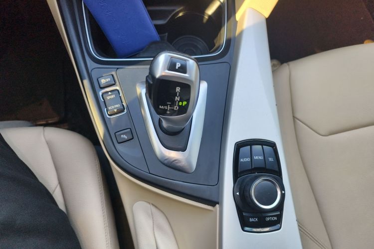 宝马3系 2015款 320Li 超悦版时尚型中控内饰18