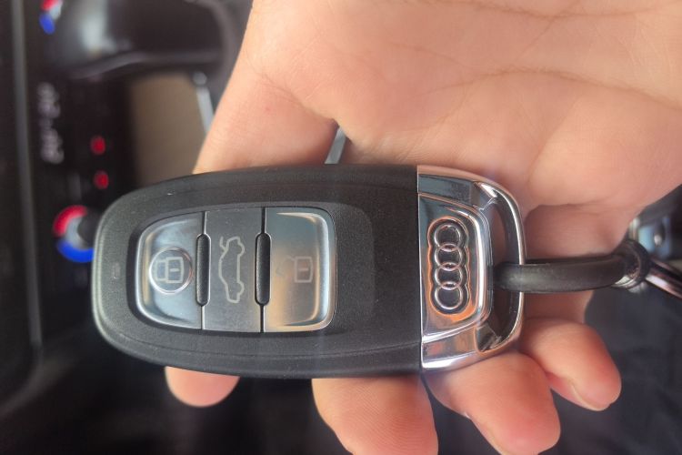 奥迪A6L 2018款 30周年年型 30 FSI 风尚型中控内饰11