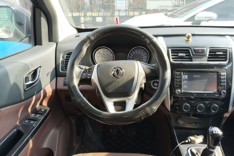 东风风行 风行SX6 2016款 1.6L 手动尊享型中控内饰13