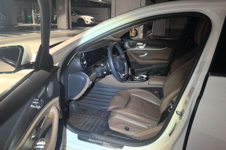 奔驰E级 2017款 E 200 L 运动型 4MATIC中控内饰7003