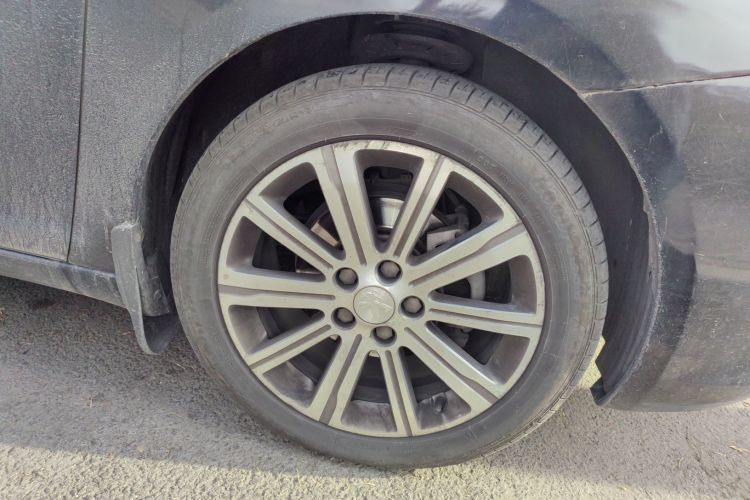 标致408 2015款 1.2T 自动豪华版车身外观10