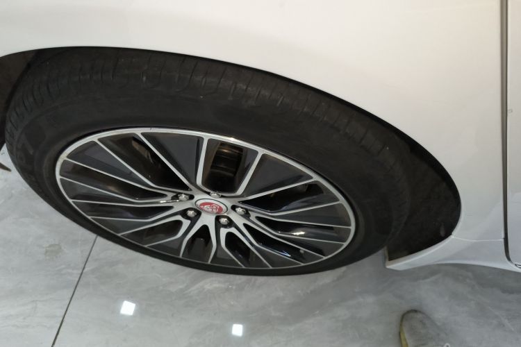 捷豹XEL 2020款 2.0T 200PS S进取优雅版车身外观6008