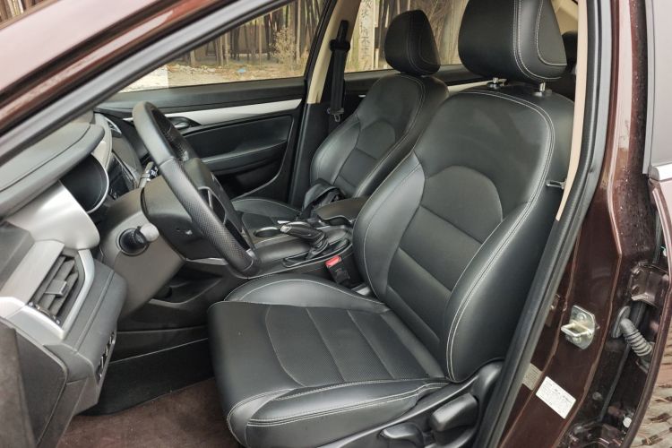 吉利汽车 帝豪 2018款 1.5L 手动向上互联版中控内饰19