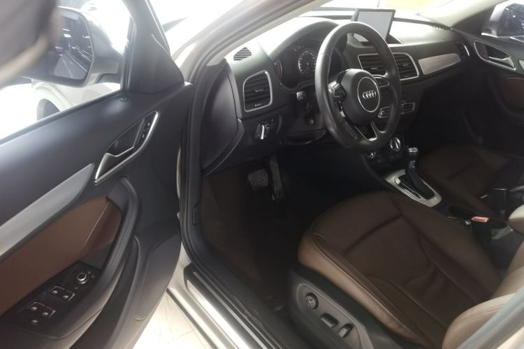 奥迪Q3 2013款 35 TFSI 舒适型中控内饰20