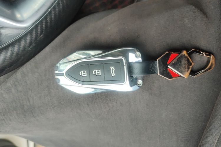 众泰SR7 2016款 1.5T CVT魔方之路版 国V中控内饰11