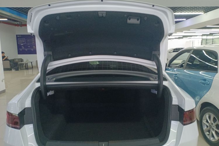 比亚迪 秦PLUS 2024款 荣耀版 DM-i 55KM领先型机舱底盘23