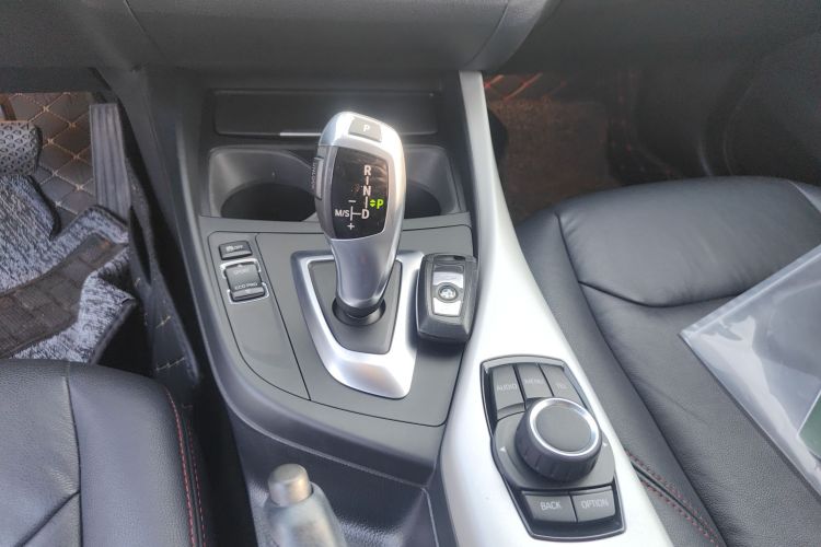 宝马1系(进口) 2016款 118i 领先型中控内饰18