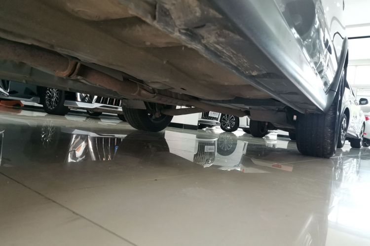 斯巴鲁XV 2012款 2.0i 精英版机舱底盘30