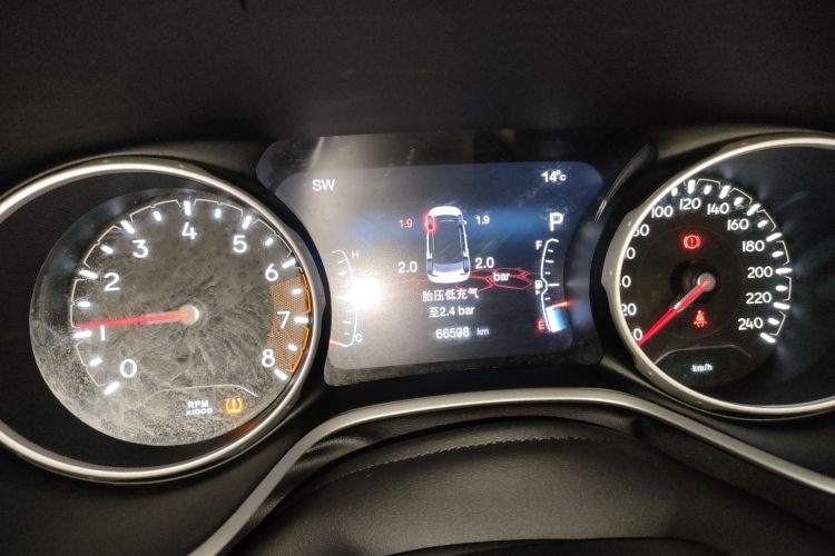 Jeep 指南者 2020款 220T 自动精英版局部细节14