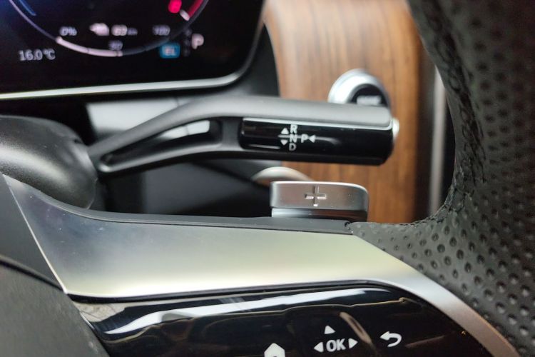 奔驰GLC新能源 2025款 350 e L 4MATIC 典藏版中控内饰18