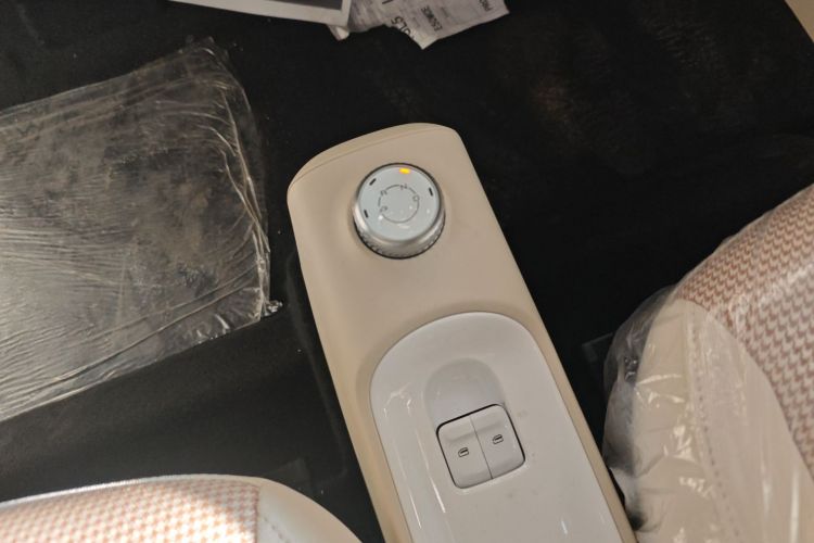 五菱汽车 宏光MINIEV 2024款 第三代 215km 青春版中控内饰18