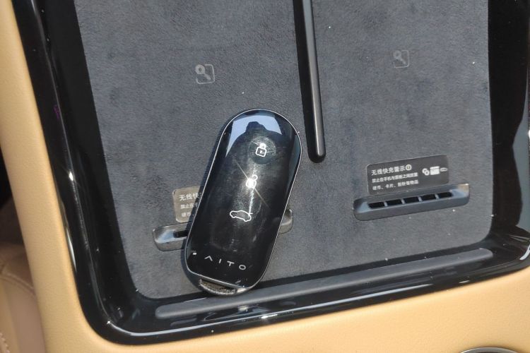 鸿蒙智行 问界M5 2023款 纯电四驱智驾版中控内饰7001