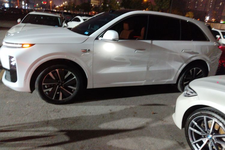 理想汽车 理想L6 2025款 Max 智能焕新版车身外观4