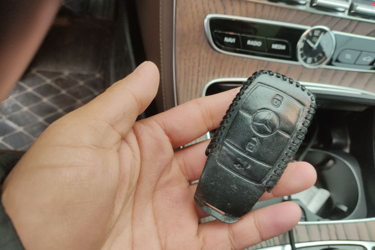 奔驰E级 2018款 改款 E 300 L 豪华型中控内饰11