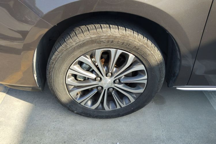 别克GL8 2023款 陆上公务舱 舒适型车身外观6007