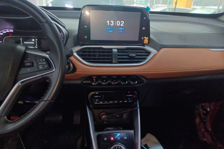 宝骏510 2017款 1.5L 自动豪华型中控内饰16