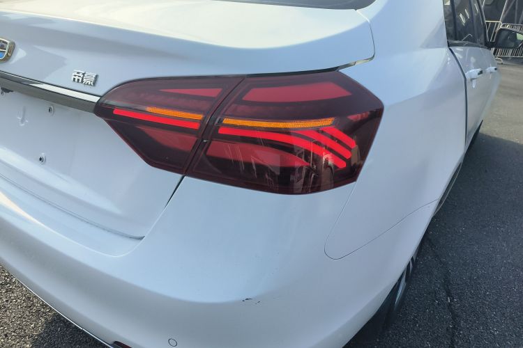 吉利汽车 帝豪 2018款 1.5L CVT向上互联版车身外观9