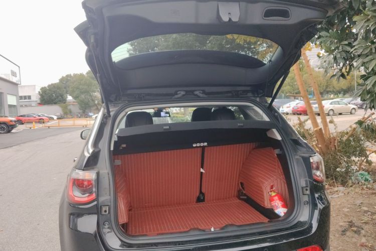 Jeep 指南者 2019款 220T 自动家享版机舱底盘23