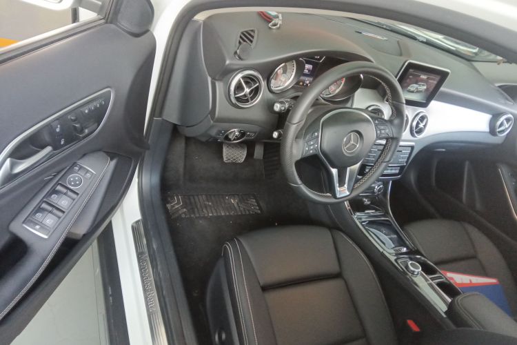 奔驰GLA 2016款 GLA 200 时尚型中控内饰20