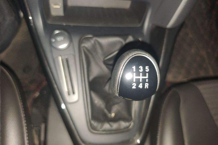 福特 福克斯 2017款 三厢 1.6L 手动风尚型智行版中控内饰18