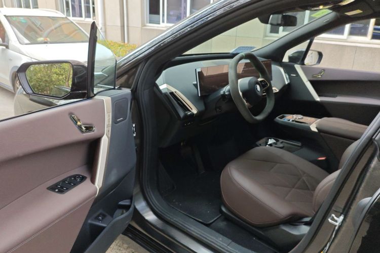 宝马iX 2022款 xDrive40中控内饰7003