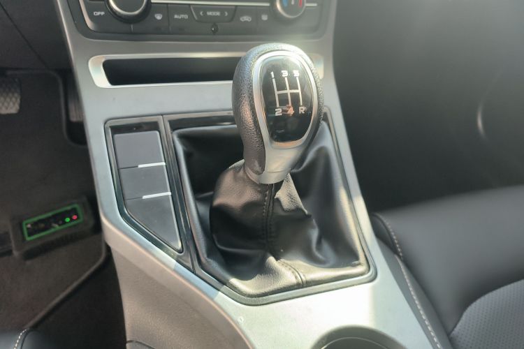 吉利汽车 帝豪 2019款 领军版 1.5L 手动向上互联型 国V局部细节18