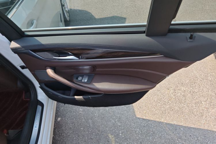 宝马5系新能源 2019款 改款 530Le 先锋版中控内饰45