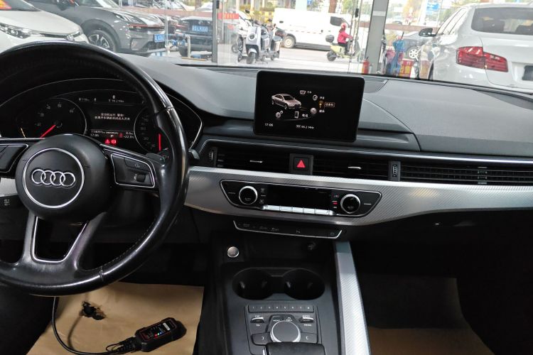 奥迪A4L 2017款 40 TFSI 时尚型中控内饰16