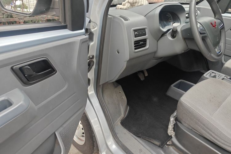 五菱汽车 五菱扬光 2024款 300KM 舒适型客车版 75kW中控内饰20