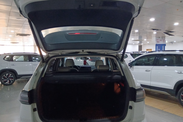 大众 途岳 2024款 300TSI 两驱月尊版机舱底盘23