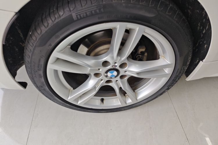 宝马3系 2017款 320i M运动型车身外观6008