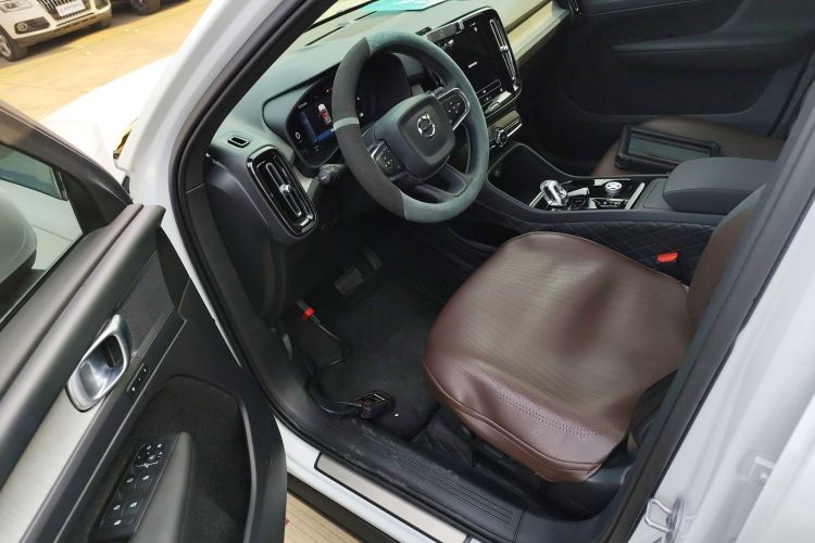 沃尔沃XC40 2024款 B3 智远豪华版中控内饰20