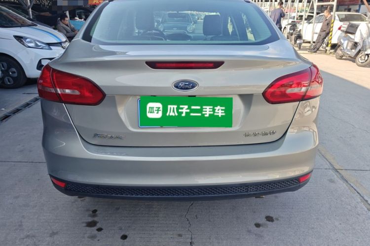 福特 福克斯 2018款 三厢经典 1.6L 自动舒适型智行版车身外观6