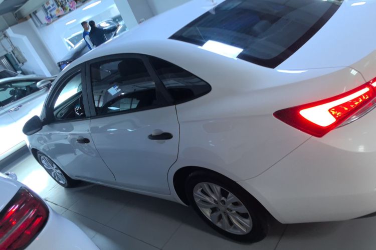 别克 英朗 2021款 改款 典范 1.5L 自动精英型车身外观4