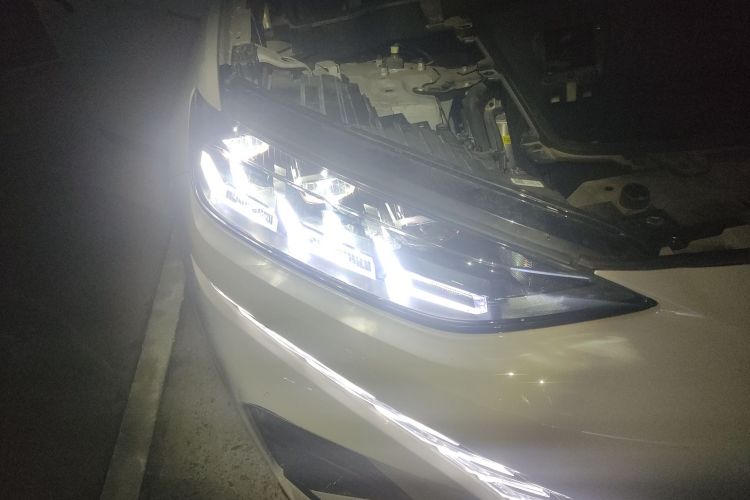 腾势N7 2023款 长续航性能版车身外观8