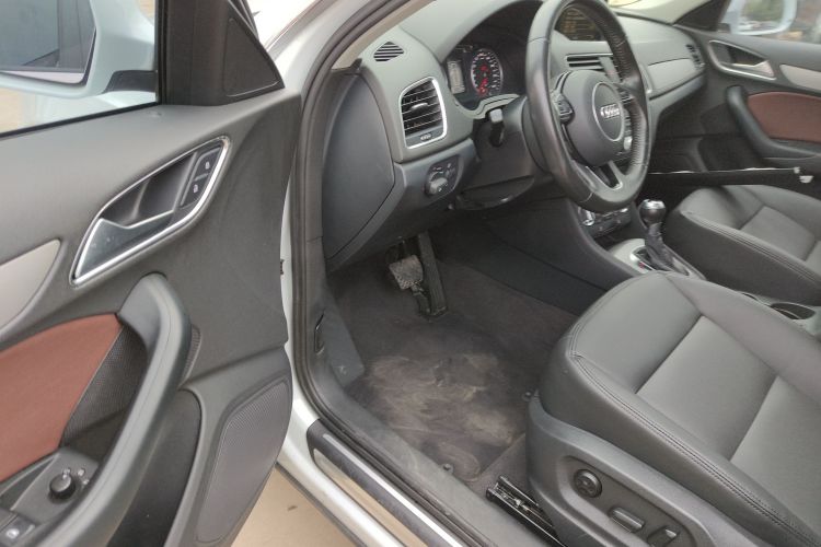 奥迪Q3 2015款 30 TFSI 进取型中控内饰20