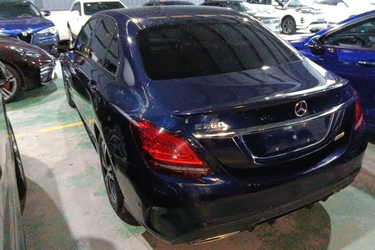 奔驰C级 2019款 C 260 运动版车身外观4