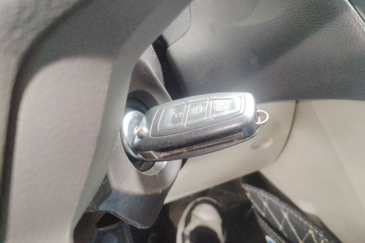 福特 福克斯 2012款 三厢 1.6L 自动舒适型中控内饰7001