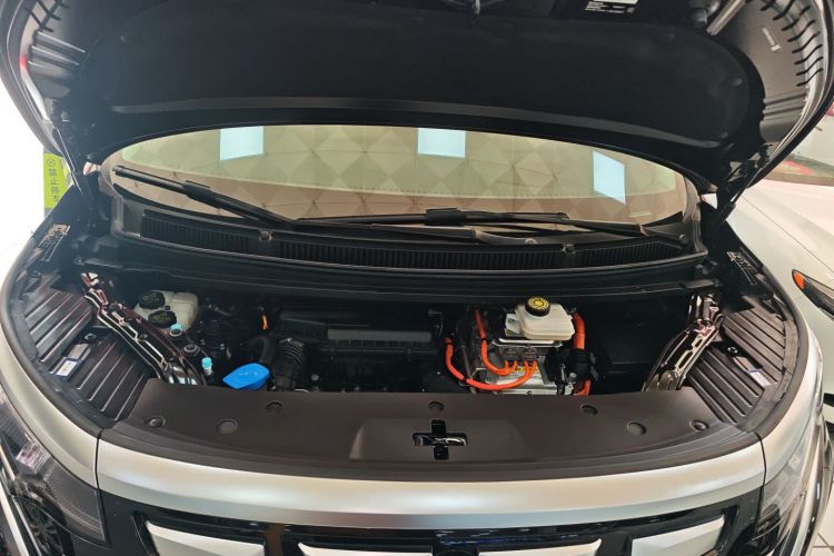 腾势D9 2024款 DM-i 980 四驱尊荣型机舱底盘24