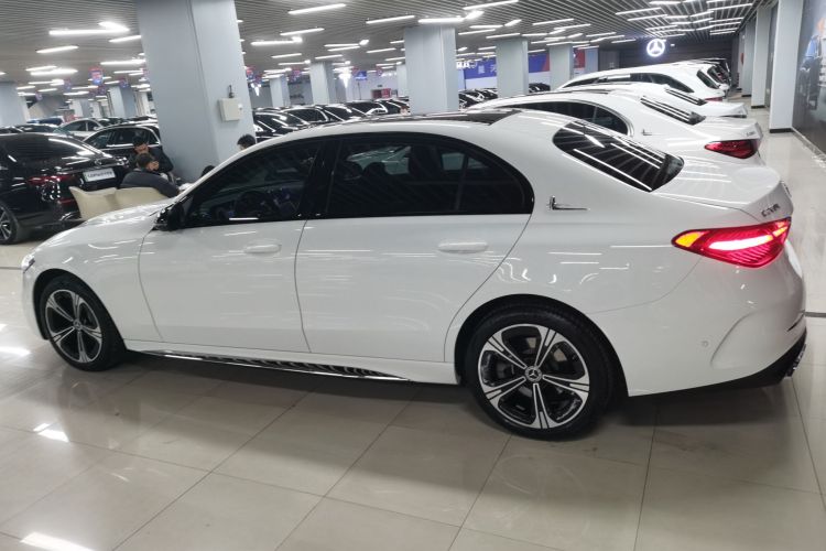 奔驰C级 2022款 改款 C 260 L 皓夜运动版车身外观4