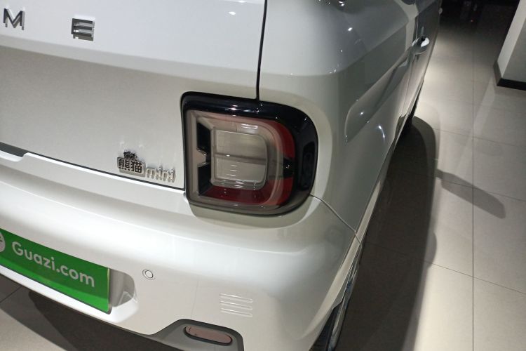 吉利银河 2024款 熊猫mini 200km 耐力熊车身外观9