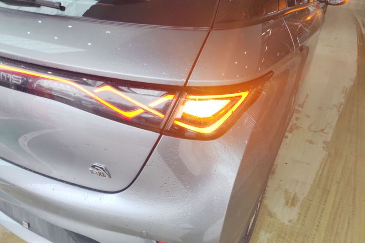 比亚迪 海豚 2023款 420km 时尚版车身外观9